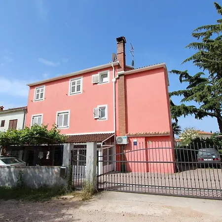 Апартаменты Suzana Ровинь