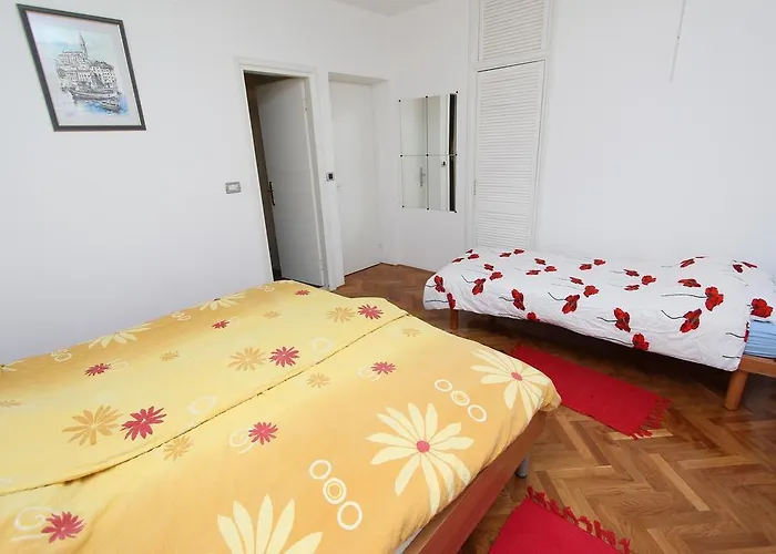 Suzana 아파트 로비니